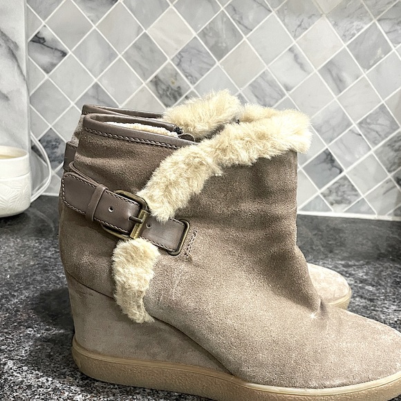 Aquatalia Cameron Suede Faux Fur Trimmed Wedge (9.0 US) - Picture 1 of 1